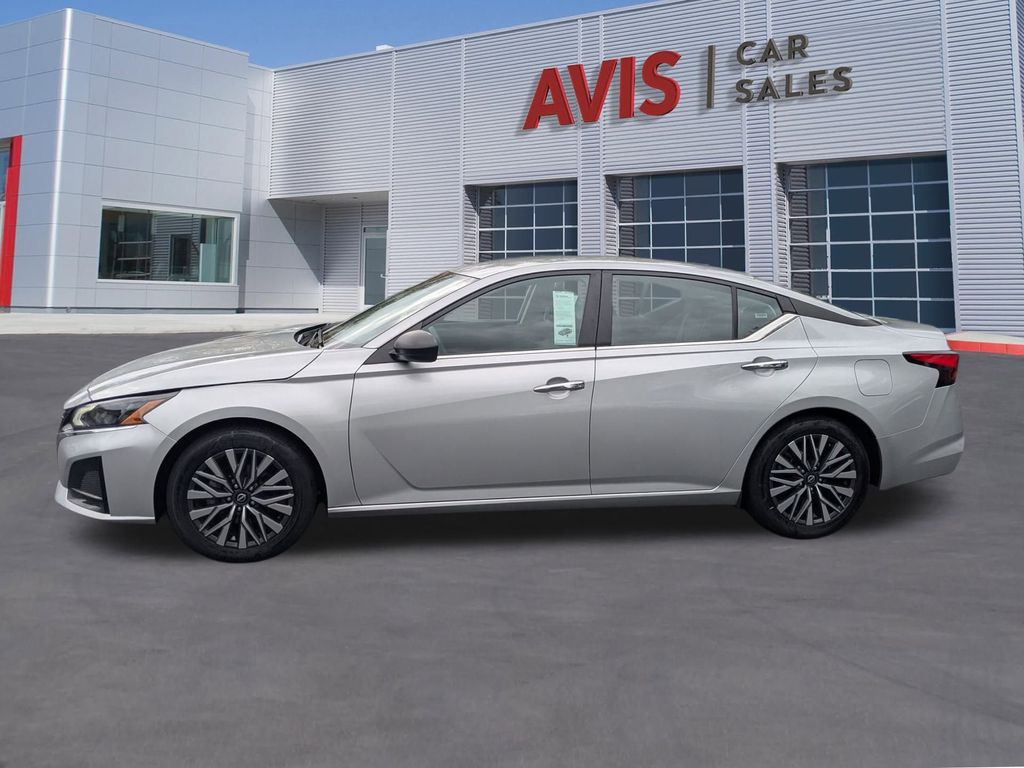 Thumbnail: 2024 Nissan Altima - 10