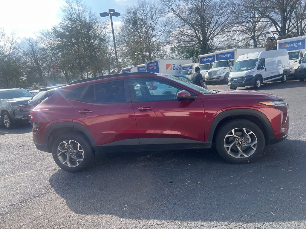 Thumbnail: 2025 Chevrolet Trax - 4