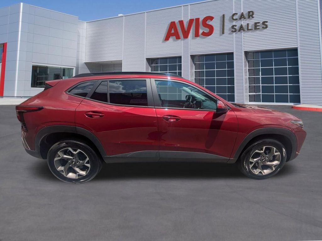 Thumbnail: 2025 Chevrolet Trax - 5