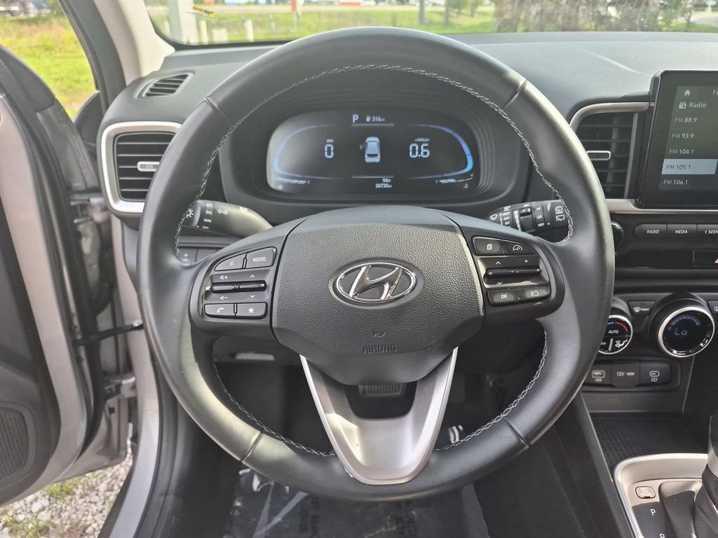 2025 Hyundai Venue SEL - Photo 22