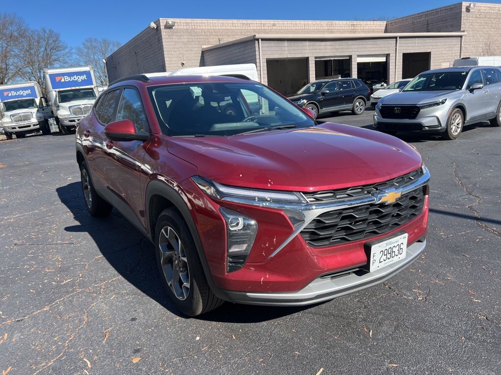 Thumbnail: 2025 Chevrolet Trax - 3