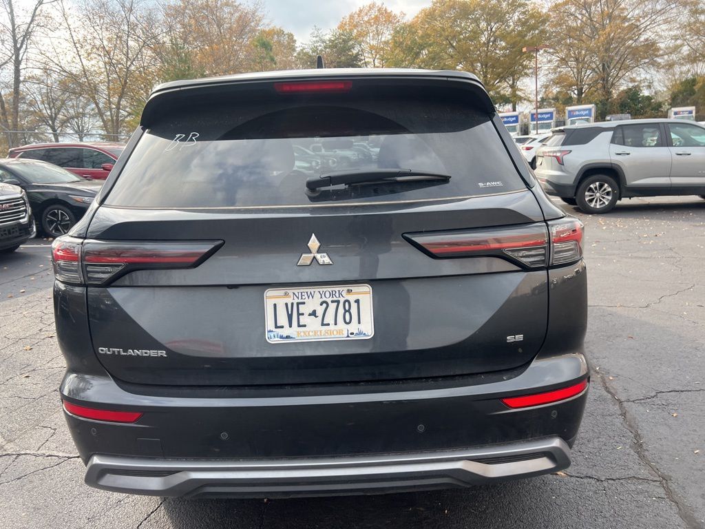 Thumbnail: 2025 Mitsubishi Outlander - 12