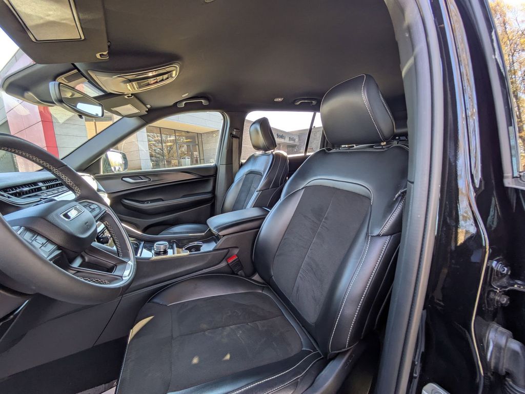 Thumbnail: 2024 Jeep Grand Cherokee L - 24