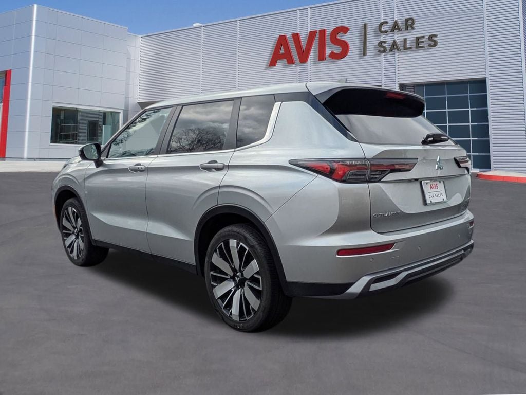 Thumbnail: 2025 Mitsubishi Outlander - 9