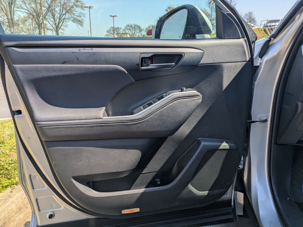 Thumbnail: 2024 Toyota Highlander - 11