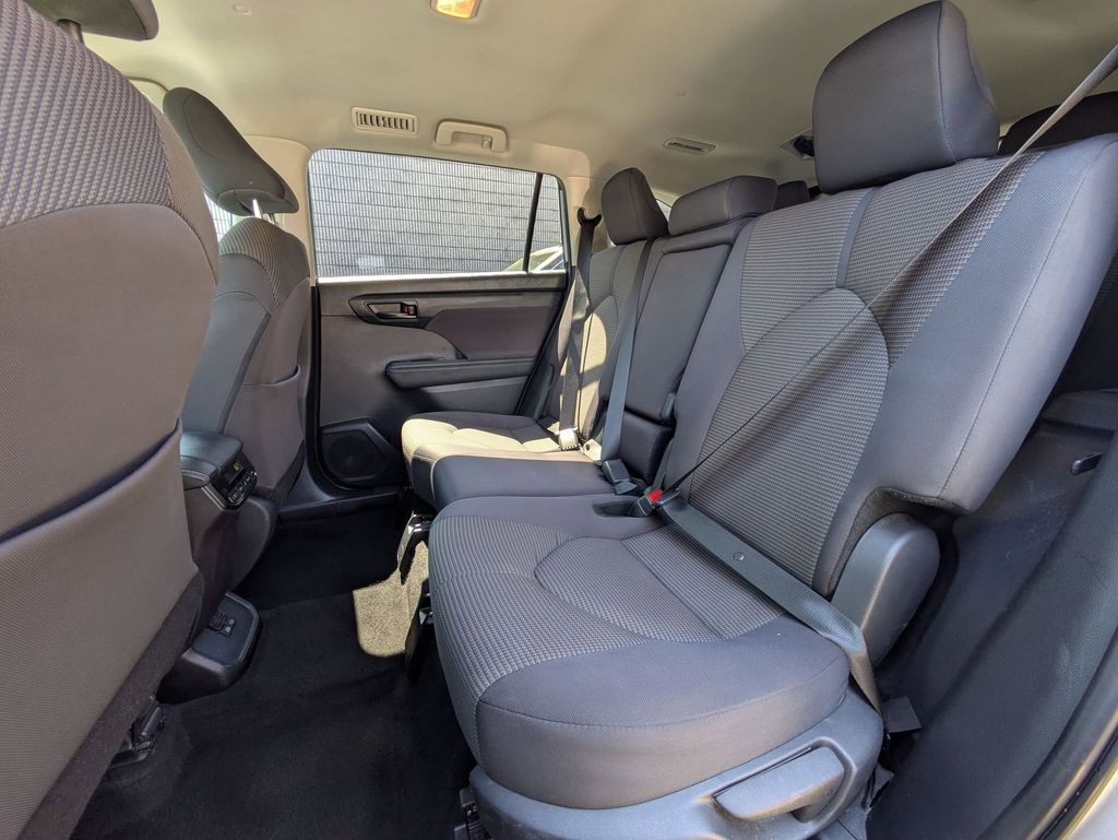 Thumbnail: 2024 Toyota Highlander - 26