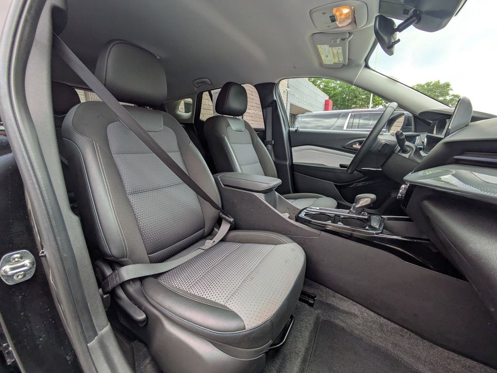 Thumbnail: 2025 Chevrolet Trax - 28