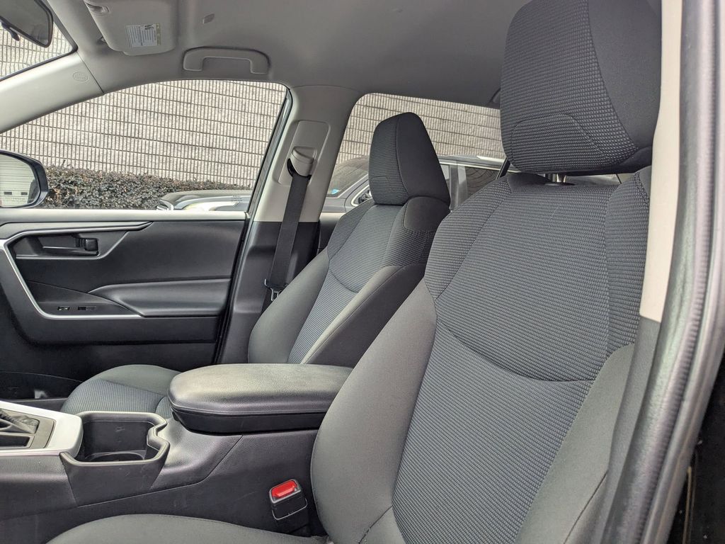 Thumbnail: 2023 Toyota RAV4 - 21