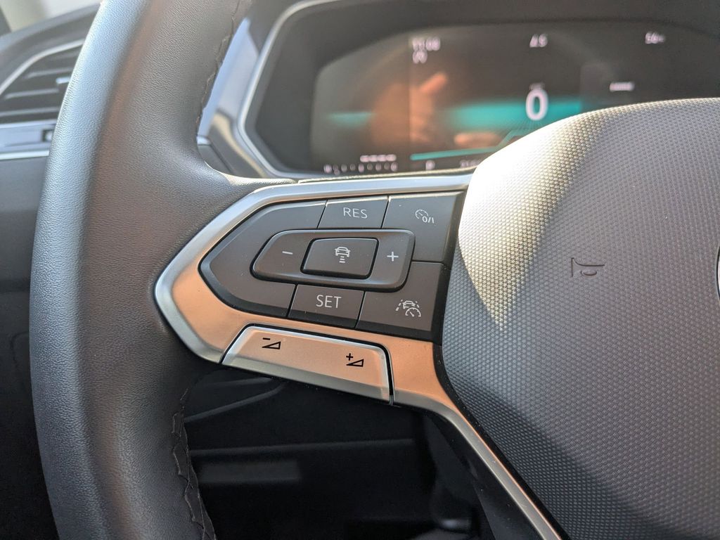 Thumbnail: 2024 Volkswagen Tiguan - 15