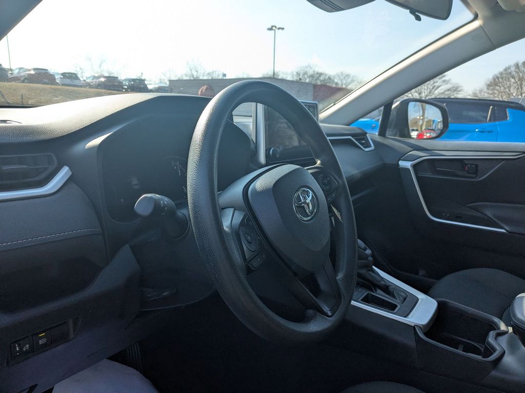 Thumbnail: 2024 Toyota RAV4 - 11