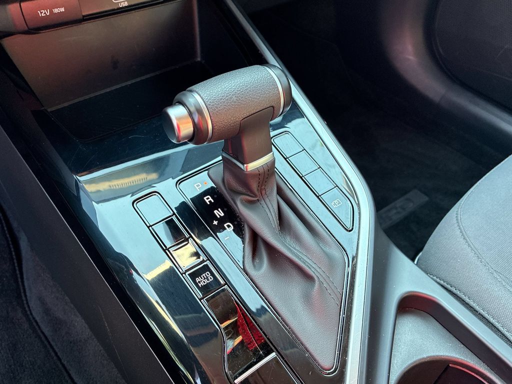 Thumbnail: 2025 Kia Niro - 18