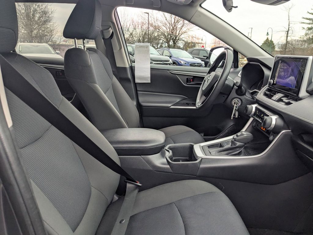 Thumbnail: 2024 Toyota RAV4 - 33