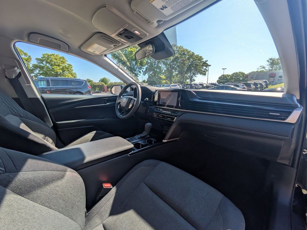 Thumbnail: 2025 Toyota Camry - 32