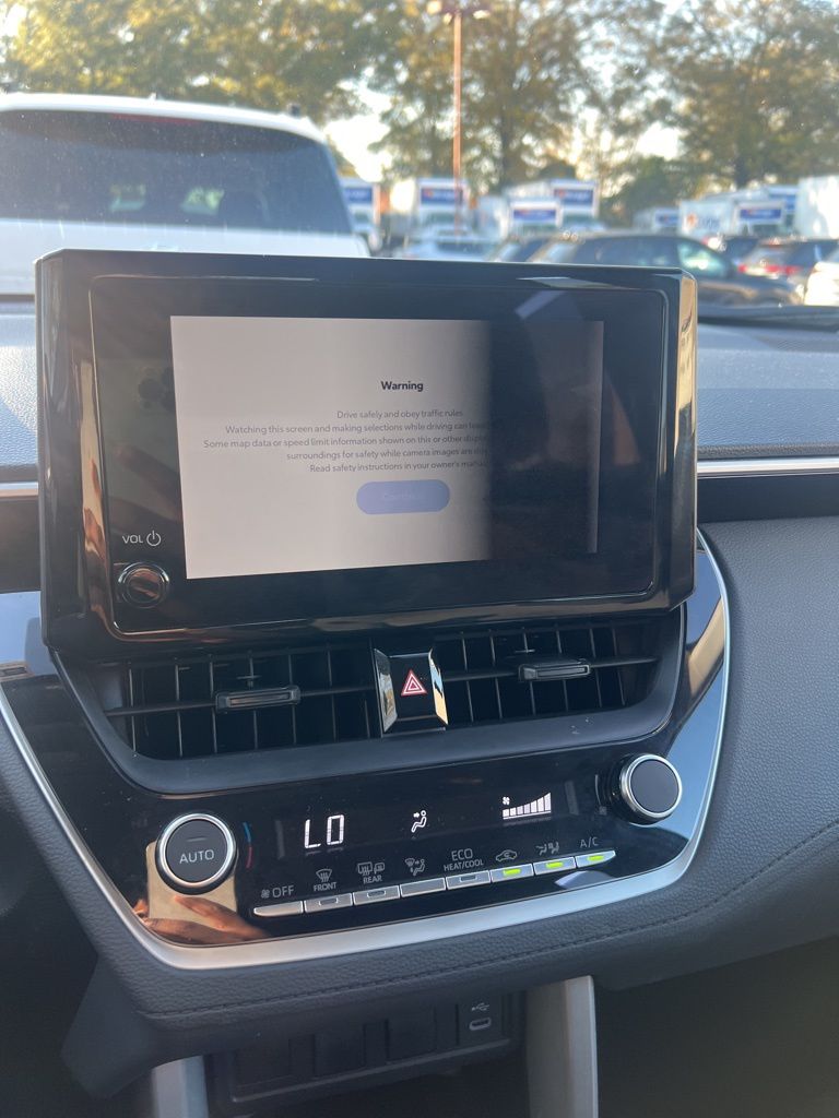 2025 Toyota Corolla Cross LE photo 4