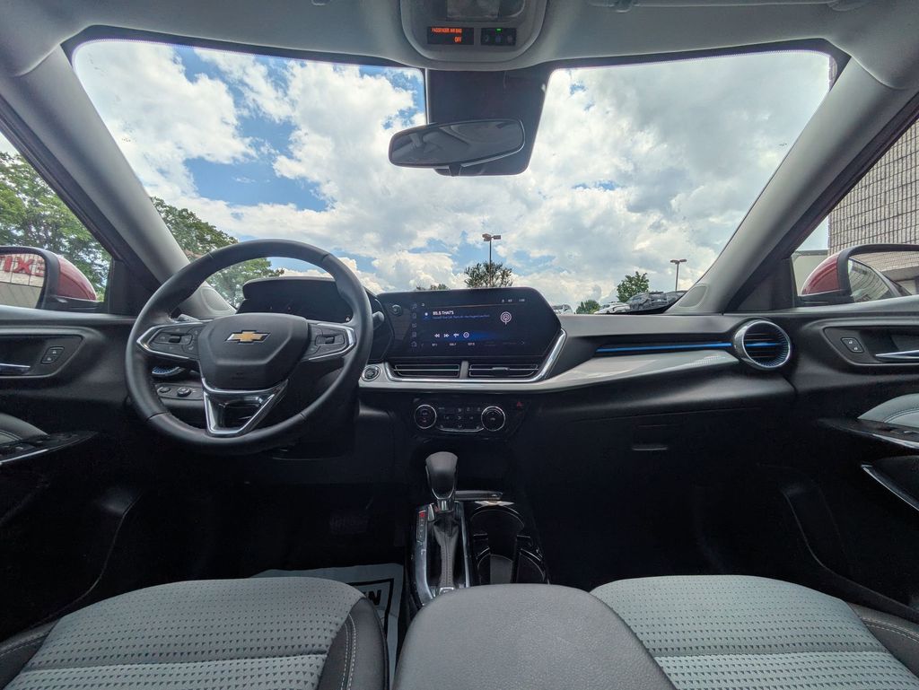 Thumbnail: 2025 Chevrolet Trax - 24