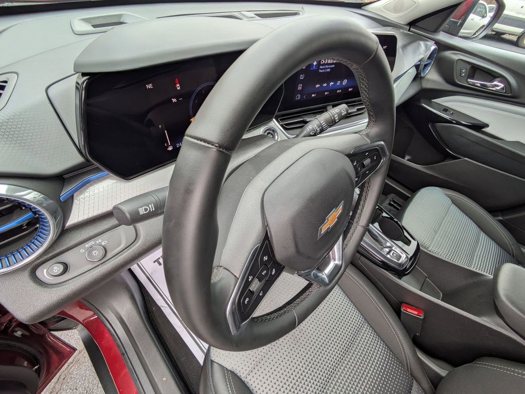 Thumbnail: 2025 Chevrolet Trax - 14