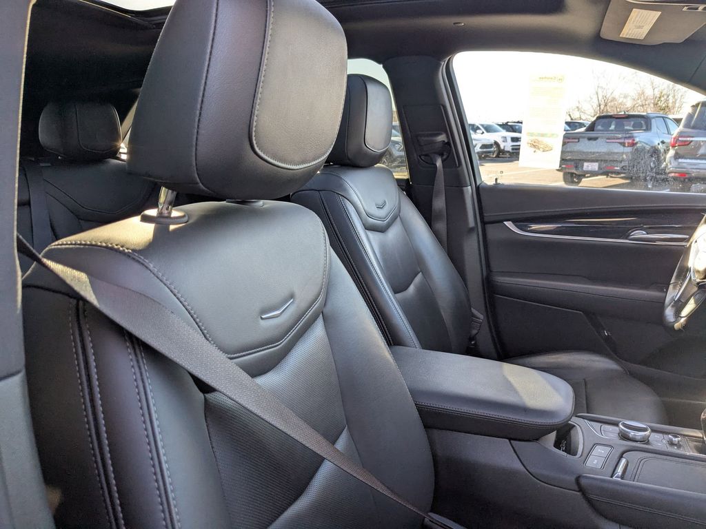 Thumbnail: 2024 Cadillac XT5 - 30