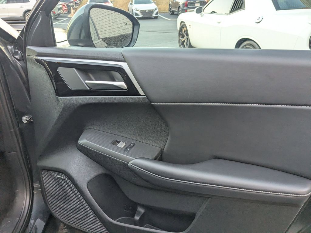 Thumbnail: 2025 Mitsubishi Outlander - 28