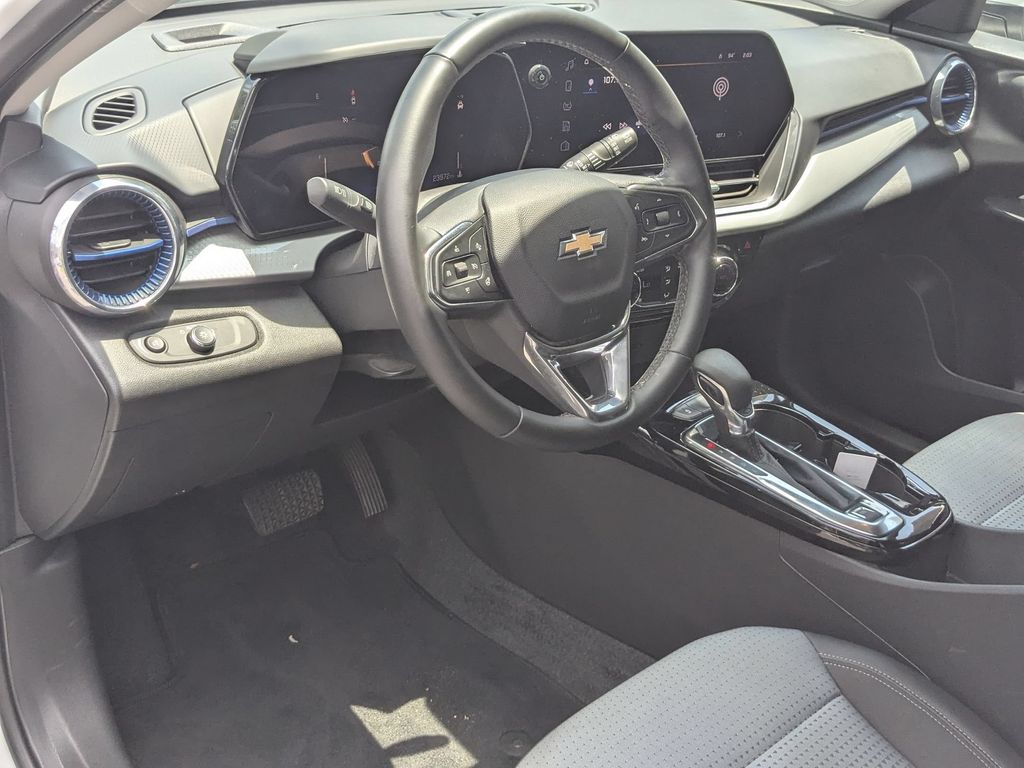 Thumbnail: 2025 Chevrolet Trax - 14
