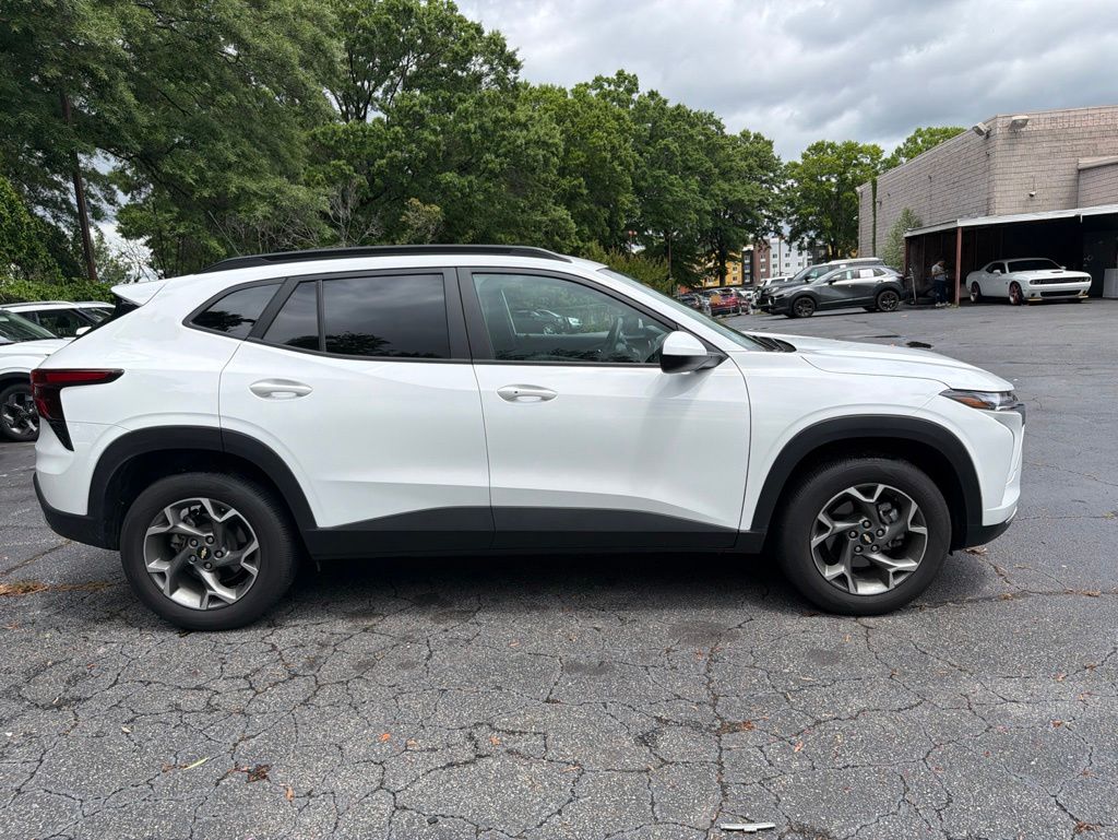 Thumbnail: 2025 Chevrolet Trax - 4