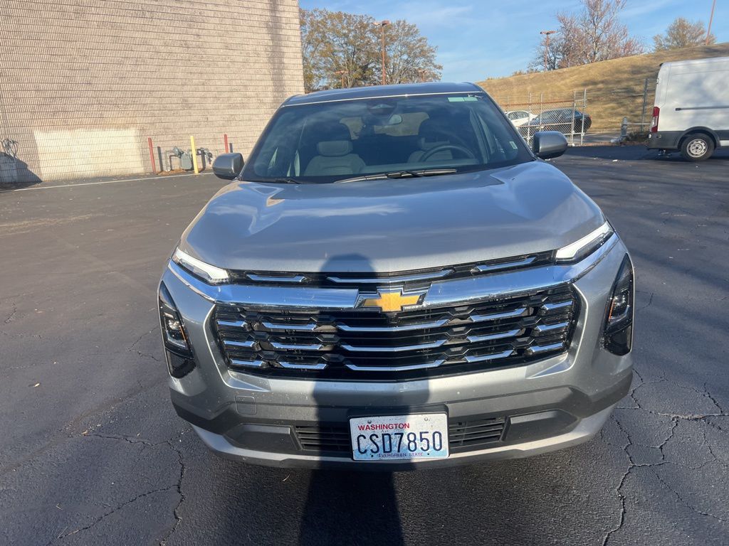 2025 Chevrolet Equinox LT photo 2