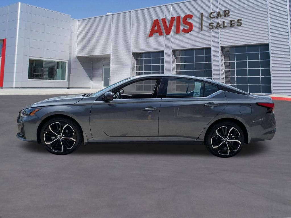 2025 Nissan Altima SR - Photo 10