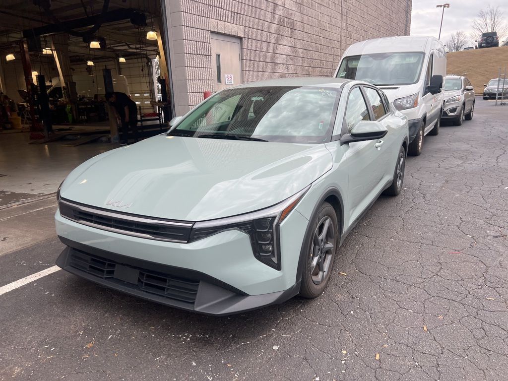 2025 Kia K4 Base's photo