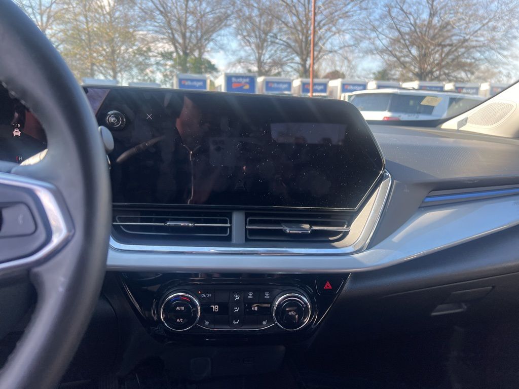 Thumbnail: 2025 Chevrolet Trax - 9