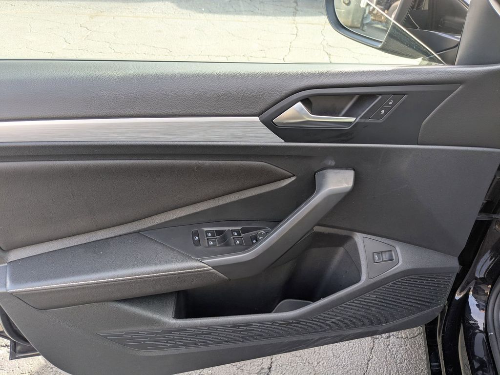 Thumbnail: 2025 Volkswagen Jetta - 21