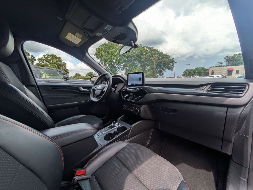 2025 Ford Escape ST-Line - Photo 31