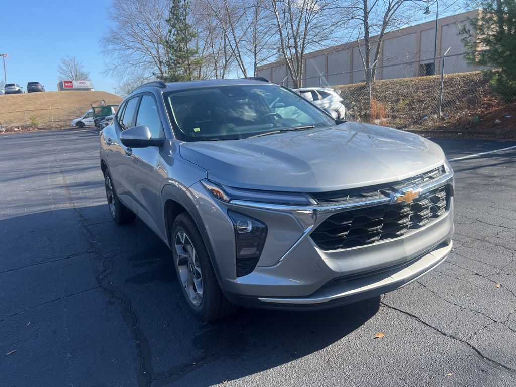 Thumbnail: 2025 Chevrolet Trax - 3