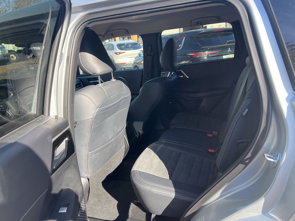 Thumbnail: 2025 Mitsubishi Outlander - 6