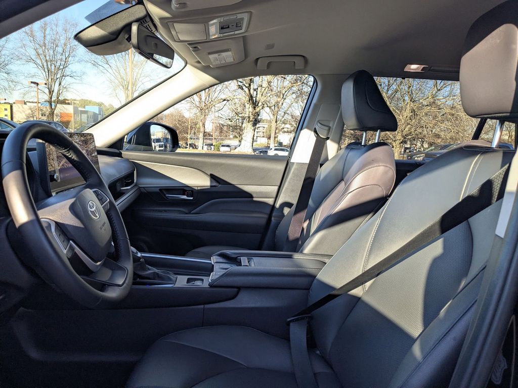 Thumbnail: 2025 Toyota Grand Highlander - 24