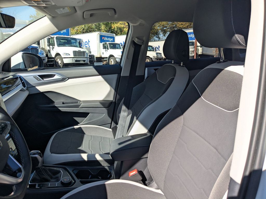 Thumbnail: 2025 Volkswagen Taos - 23