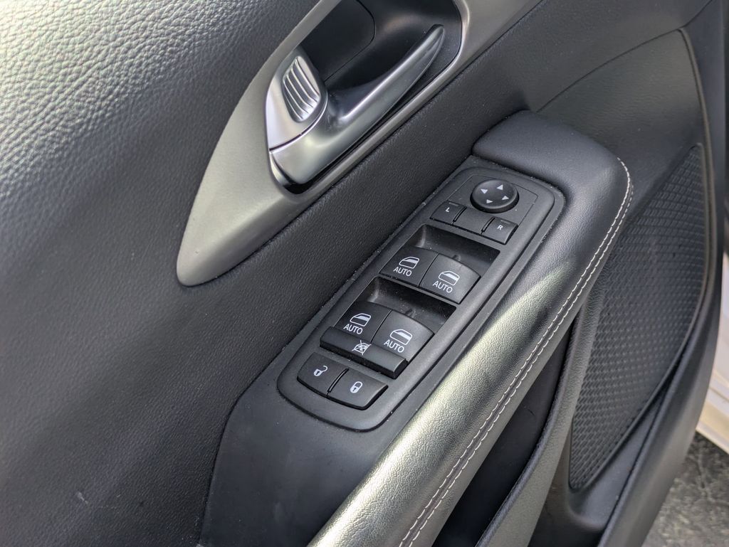 Thumbnail: 2025 Chrysler Pacifica - 13