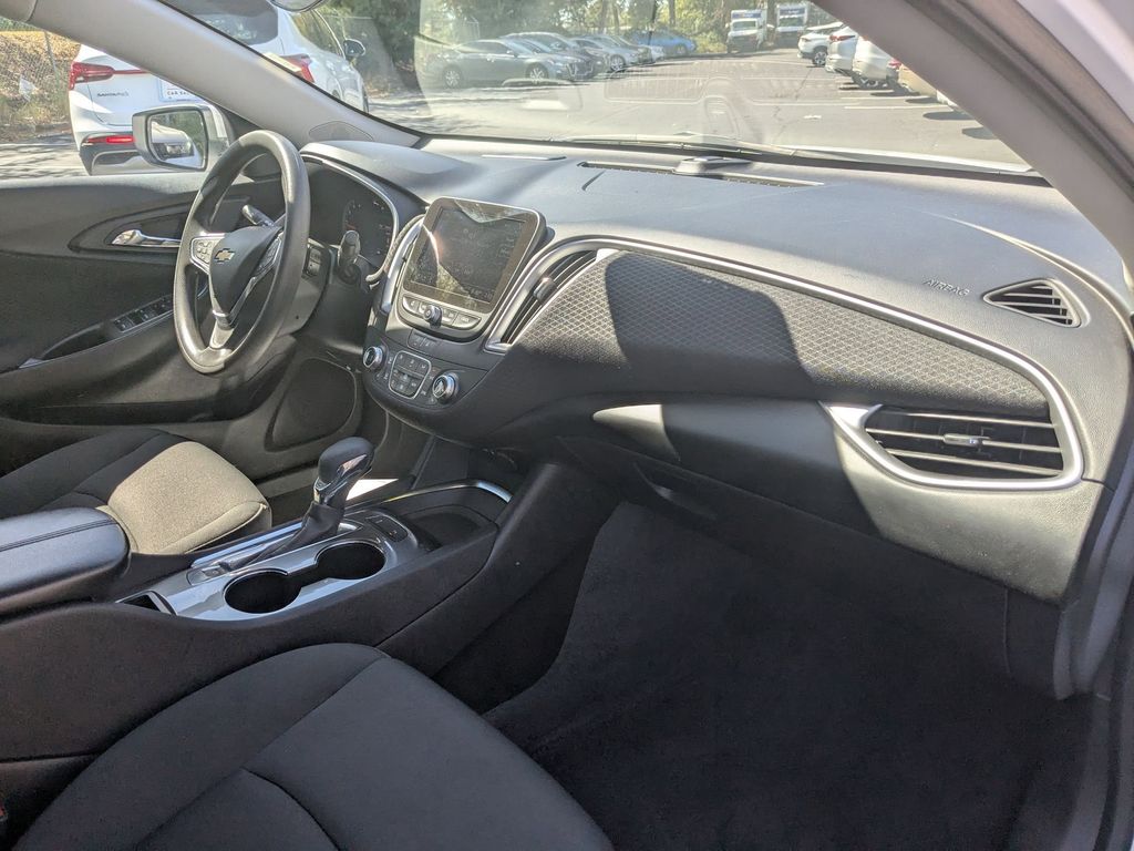 Thumbnail: 2024 Chevrolet Malibu - 32