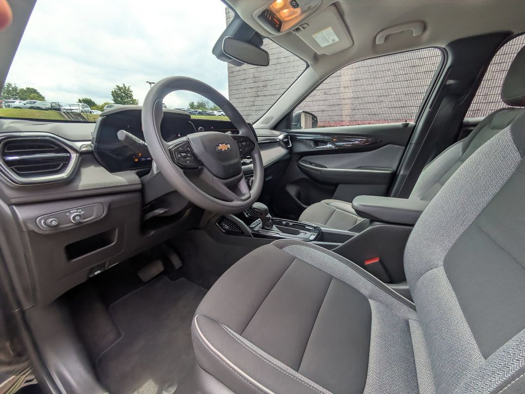 Thumbnail: 2025 Chevrolet TrailBlazer - 15