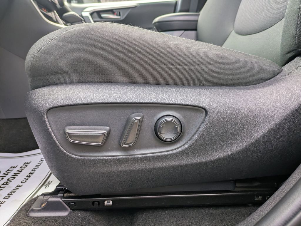 Thumbnail: 2025 Toyota RAV4 - 14