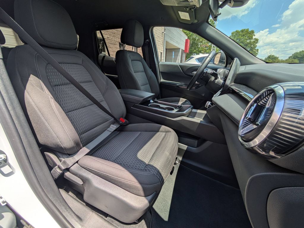 Thumbnail: 2025 Chevrolet Equinox - 30