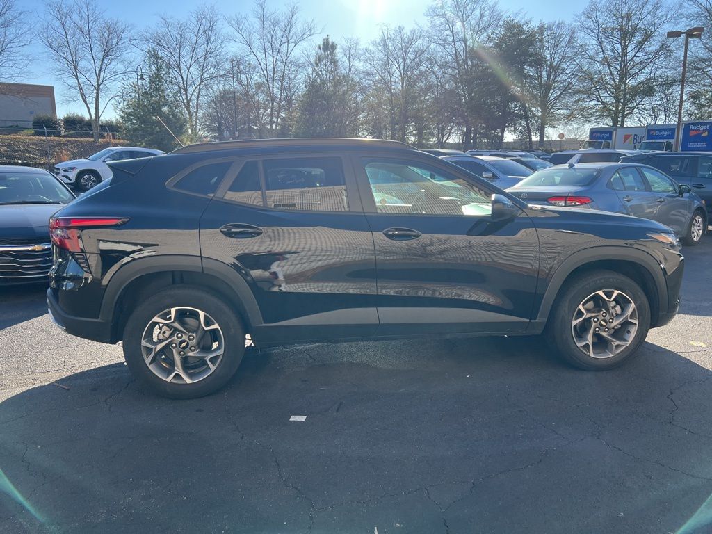 Thumbnail: 2025 Chevrolet Trax - 4