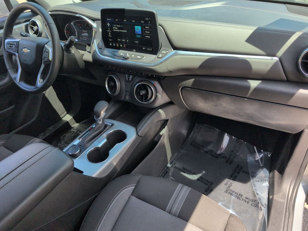 Thumbnail: 2025 Chevrolet Blazer - 31