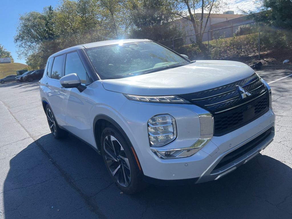 Thumbnail: 2024 Mitsubishi Outlander - 3