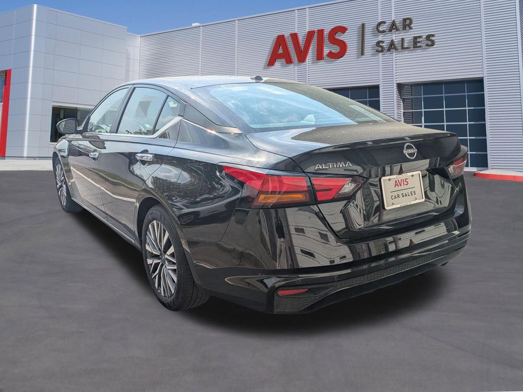 Thumbnail: 2025 Nissan Altima - 9