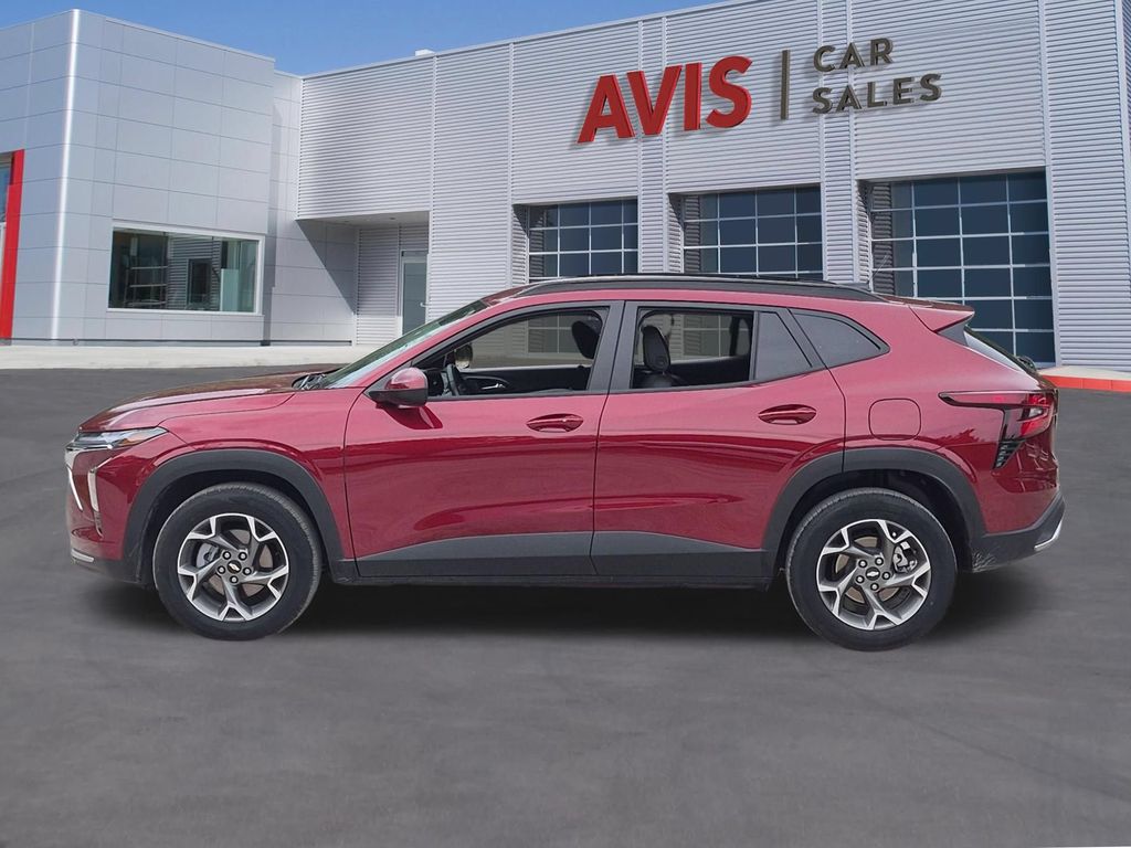 2025 Chevrolet Trax LT - Photo 10