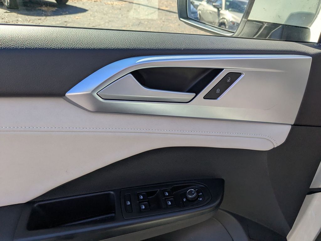 Thumbnail: 2025 Volkswagen Taos - 13