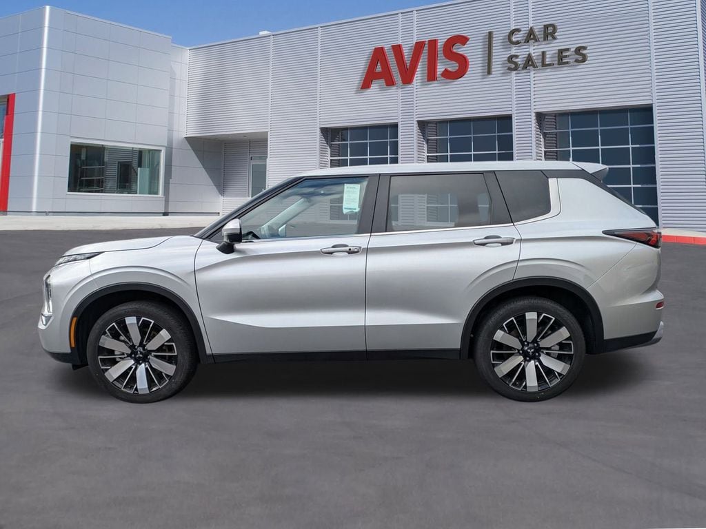 Thumbnail: 2025 Mitsubishi Outlander - 10