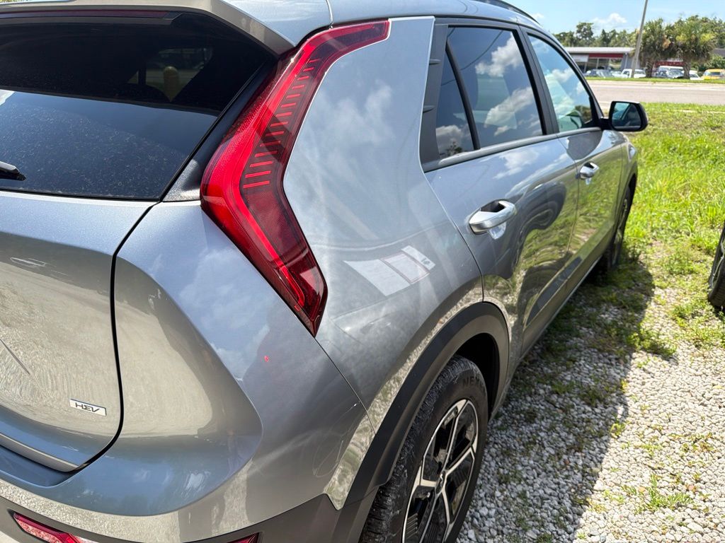 Thumbnail: 2025 Kia Niro - 8