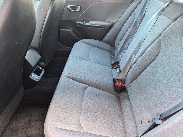 2025 Kia K4 LXS - Photo 27