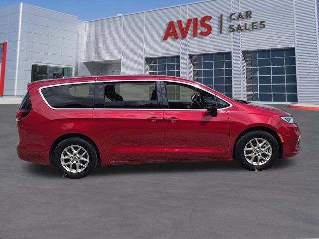 Thumbnail: 2025 Chrysler Pacifica - 5