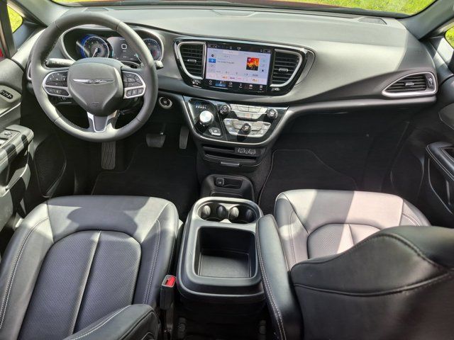 Thumbnail: 2025 Chrysler Pacifica - 25
